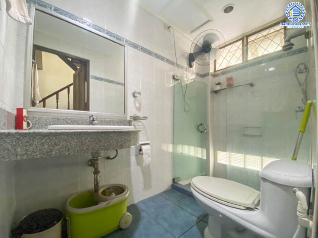 *****ทาวน์โฮม 3 ชั้นมือสองย่านกรุงเทพฯ ซอยวงศ์สว่าง-บางซื่อ บ้านพร้อมอยู่ เนื้อที่ 37 ตร.ว. พื้นที่ใช้สอยมากถึง 250 ตร.ม. มาพร้อมฟังก์ชัน 3 ห้องนอน 2 ห้องน้ำ 1 ที่จอดรถ บนทำเลติดถนนกรุงเทพฯ-นนท์ ใกล้รถไฟฟ้าสายสีม่วง "สถานีวงศ์สว่าง"